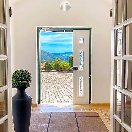 Vinhais Hotel ホテル